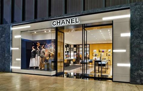 Chanel S Nd Largest Canadian Store Opens At Yorkdale S Holt Renfrew Retail Facade Retail