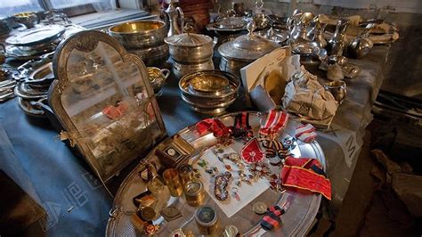 Russian Mansion Restorers Find Hidden Treasure