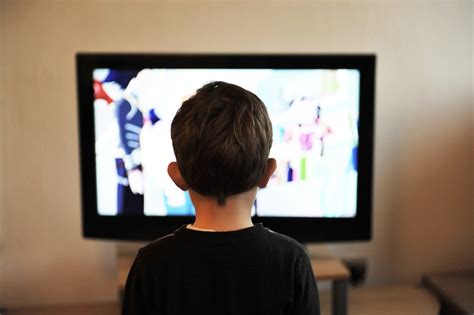 Ini Dampak Anak Sering Nonton Tv Dan Main Ponsel Kelamaan Skandinavia