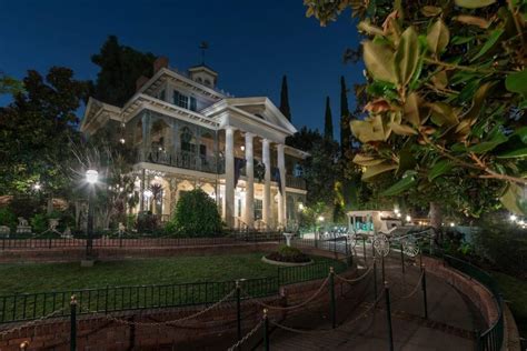 Disney Will Close Haunted Mansion In 2020 For Extended Refurbishment Haunted Mansion Disneyland