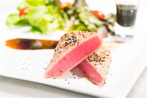 How To Cook Albacore Tuna Steaks Livestrong