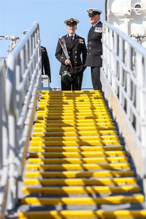 Hms Chiddingfold Returns After Three Years In The Gulf Royal Navy