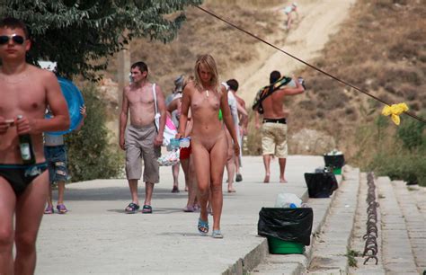 Nudist Girl Walk Following From Pure Nudism Gallery Mb Thenudism Site