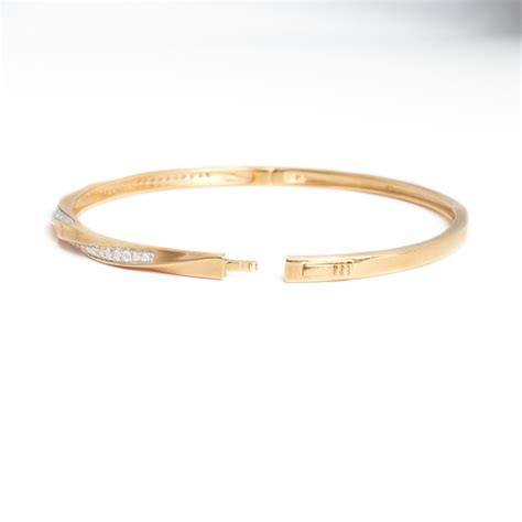 9ct Yellow Gold Diamond Bangle Fj Zelley