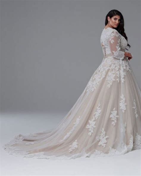 An appointment at the karen willis holmes melbourne wedding dress store is an unforgettable experience. Wedding dresses Plus size specialists Melbourne size16 to ...