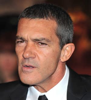 Bienvenidos a la página oficial de antonio banderas. Antonio Banderas fears for human race - Young Hollywood