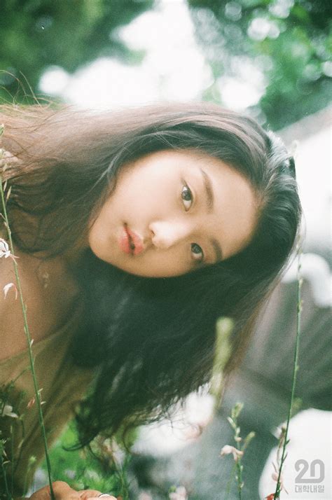 비겁하게 도망친 애인에게 사과를 받고, 못다 한 이야기를 매듭짓기 위해서다. 표지모델! 홍익대 회화과 13 송희준 | 대학내일
