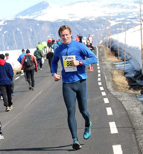 Dort debütierte der kreisläufer auch in der ersten norwegischen liga und gewann 1999. Fjellmaraton fra start til mål med 98 solskinnsbilder ...