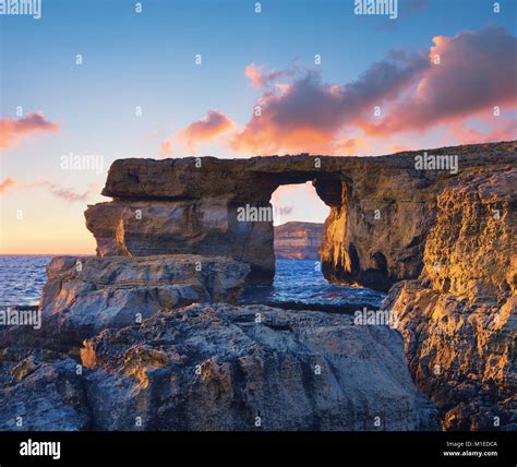 The Stone Arch Azure Window Hi Res Stock Photography And Images Alamy