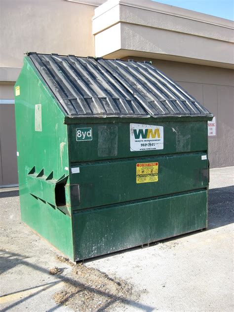 Waste Management | 8-yard dumpster behind the Kennewick High… | Flickr