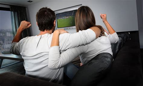 Mldspot Bagaimana Caranya Mengajak Pasangan Buat Nonton Bareng Sepakbola