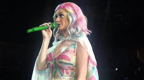 Katy Perry Takes Selfie With Fan In New Orleans Youtube