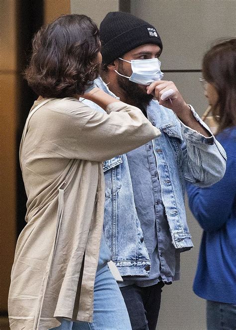 Daddy zac efron is the twist 2020. VANESSA VALLADARES and Zac Efron Out for Dinner in Sydney ...