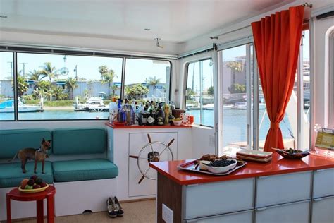 Progetti di metro living home furnishing. Tracy & Marty's "Retro Metro" House Boat | Houseboat ...