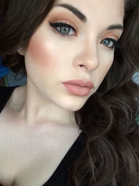 Makeup Looks For Pale Skin And Dark Hair Stylingidea