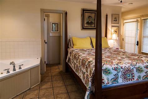 22 Best Hotels With Jacuzzi In Room In Eureka Springs ️ 2024