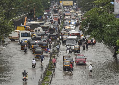 Mumbai Rains Heavy Rain Disrupts Rail Road Traffic Ht Auto