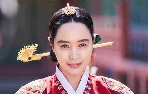 Kim Hye Soo Is A Frustrated Queen In New Trailer For K Drama ‘the Queen