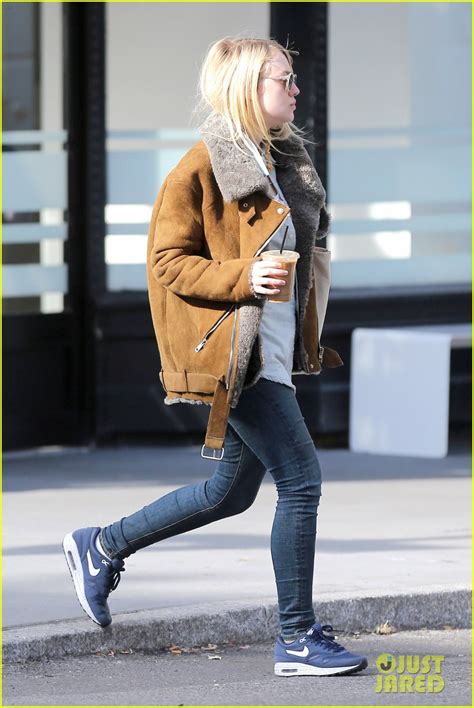 dakota fanning doesn t seem to mind the chilly weather photo 3223114 dakota fanning photos