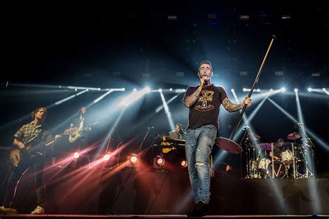 Maroon 5 представили в Москве альбом V в СК Олимпийский и на