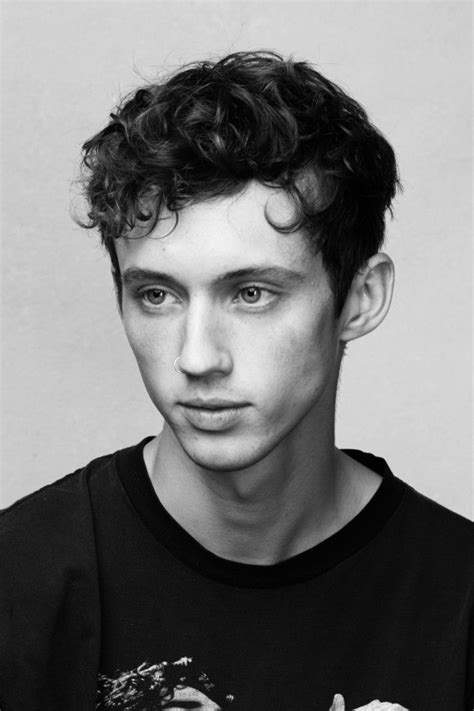 24 Things You Never Knew About Troye Sivan Celebrity Tattoos Celebrity Dads Handsome Boy Photo