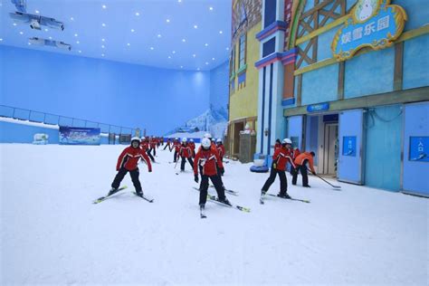 South Chinas Guangzhou Opens Largest Indoor Ski Resort Cgtn