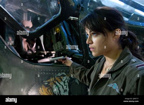 Michelle Rodriguez Avatar 2009 Stock Photo Alamy