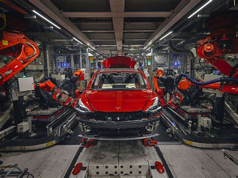 Tesla Model 3 Photos Of Elon Musks Factory In Fremont Bloomberg