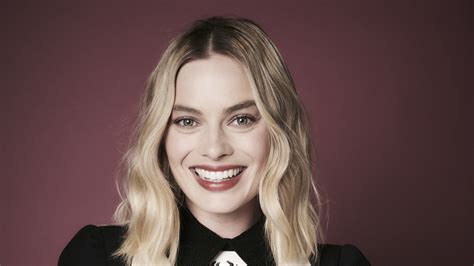 3840x2160 Margot Robbie Smiling 5k 4k Hd 4k Wallpapers Images Backgrounds Photos And Pictures