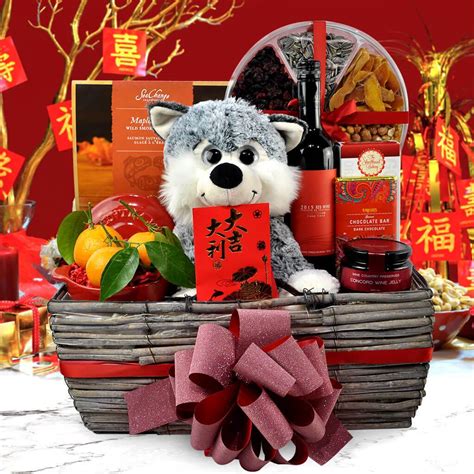 Your pet shows you so much affection, it's only fair to give them just as much affection in return. Chinese New Year Gift Baskets - Year of the Dog Gift Basket