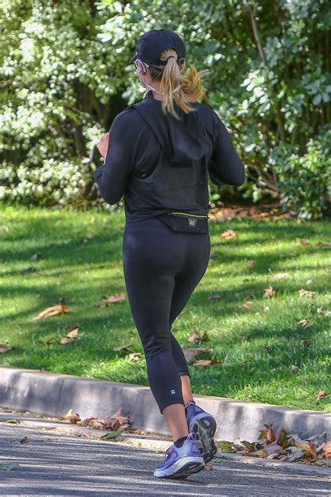Reese Witherspoon Out Jogging In Santa Monica Hawtcelebs
