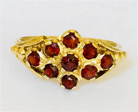 Stunning Vintage Ct Yellow Gold Garnet Cluster Ring Fully
