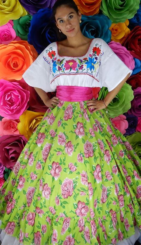 Pin By Mexicotodocorazon On Roupas Mexicanas In 2021 Mexican Outfit Traditional Mexican Dress