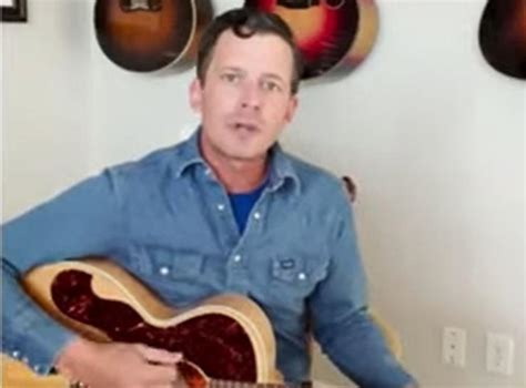 Watch Evan Felker Performs Live For Just The Second Time In 21
