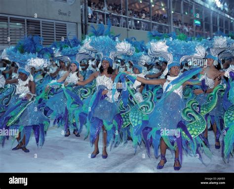 brazil rio de janeiro carnival sambodromo samba dancers carneval dancers dancer costumes