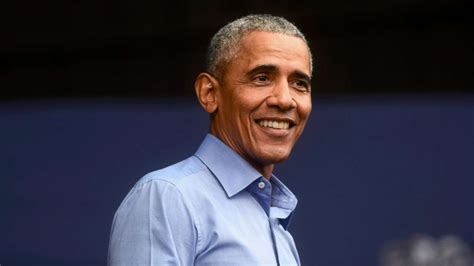 Barack hussein obama ii, произносится bəˈrɑːk huːˈseɪn oʊˈbɑːmə амер.: Barack Obama shares his favorite books, music and movies ...