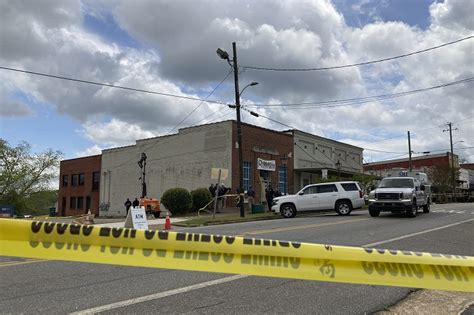 Four Dead 28 Injured In Alabama Birthday Party Shooting