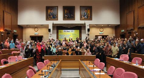 Yayasan waqaf malaysia (ywm) ditubuhkan di bawah inisiatif jabatan wakaf, zakat dan haji (jawhar) pada 23 julai 2008. USM News Portal - KERJASAMA IPTA MAMPU LONJAK TADBIR URUS ...