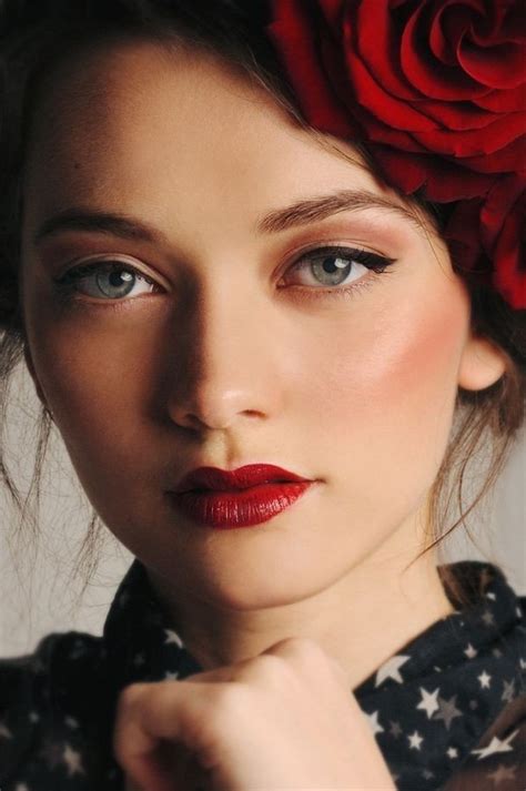 Simple Eyes 7 Ways To Achieve A Glamorous 1950s Makeup Look
