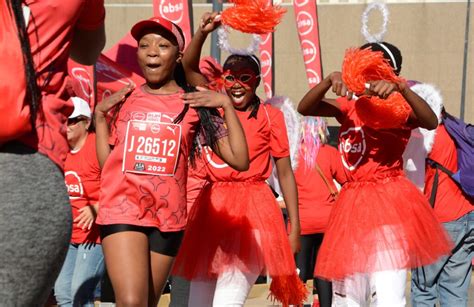 Fast Times And Good Moves As Thousands Enjoy Cape Town S Running Party Sports Network Africa News