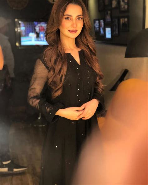 Hania Aamir Looks Pretty In Black At Backstage Of Jeeto Pakistan Reviewit Pk