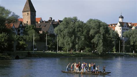 Northeastern university is a private research university with its main campus in boston. Neu-Ulm: Frau will Handy aus Donau fischen - und löst ...