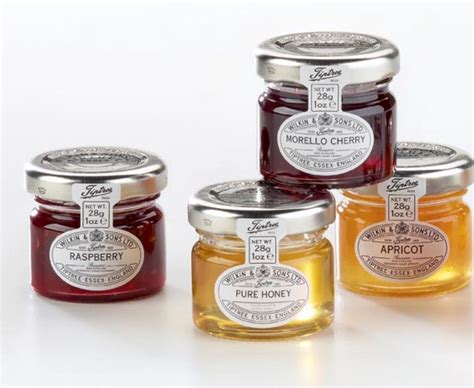 Individual Mini Jam Jars At Restaurants Tiptree Small Jam Jars Jam Packaging Honey Jar
