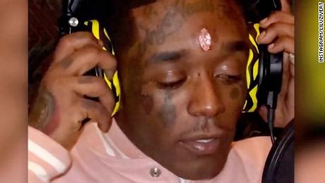 Lil uzi vert gets a new tongue tattoo & puts back his forehead diamond 3,154 views jul 26, 2021. (ver fotos) Rapero se incrusta en la frente un diamante de ...