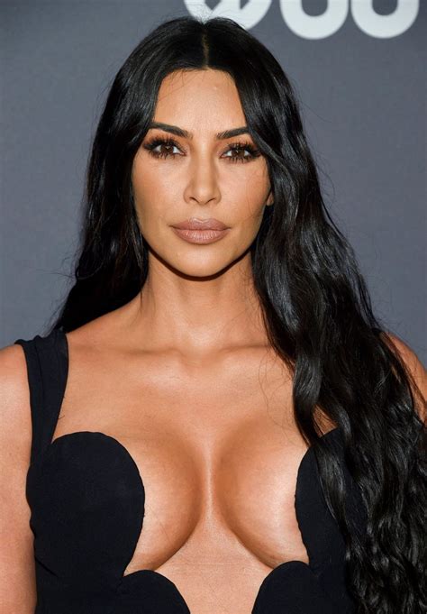 Kim Kardashian And Kourtney Kardashian Cleavage Fappeninghd
