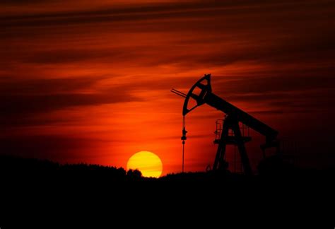 4 Reasons Why Do Oil Prices Rise And Fall All The Time Webstame