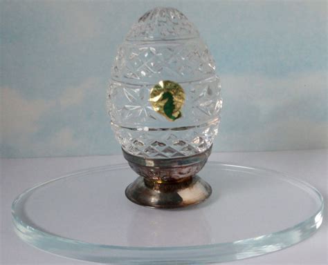 By Cosasraras On Etsy Crystal Egg Waterford Crystal Miniature Figurines Green And Gold Snow