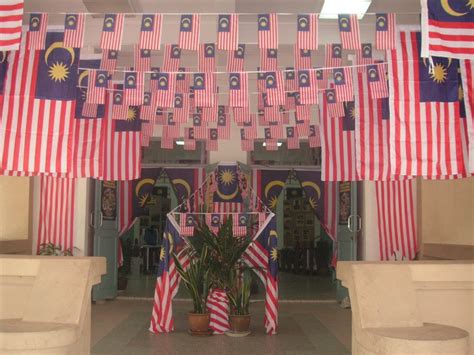 Ia bertujuan bagi menyemarak sambutan bulan kemerdekaan yang akan diadakan secara dalam talian pada pukul 3 petang esok. Hitam dan Putih Sejarah Malaysia | Cerita Penulis Buku