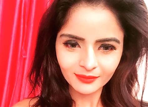 Bollywood Masala News Actor Gehana Vasisth Goes Nude On Instagram Live