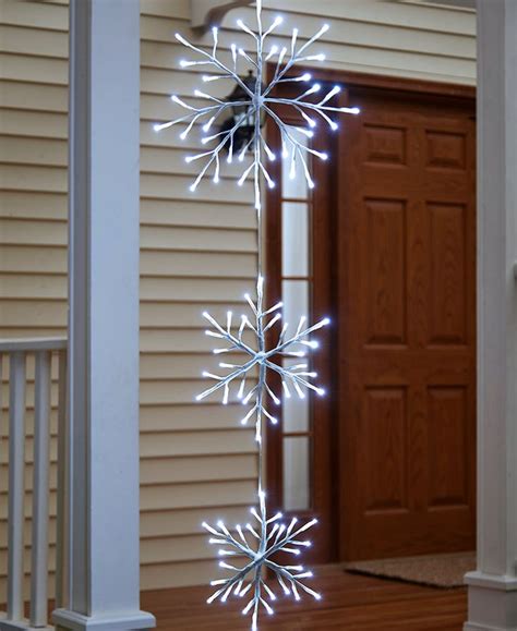 Waterproof Lighted Triple Snowflake Hanger With Timer